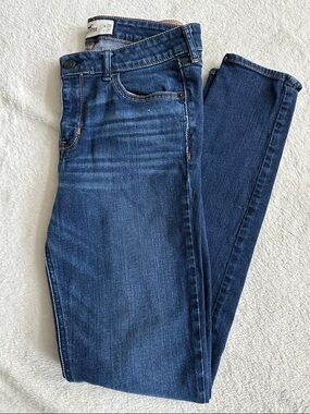 Hollister Dark Blue Denim Jeans size 28